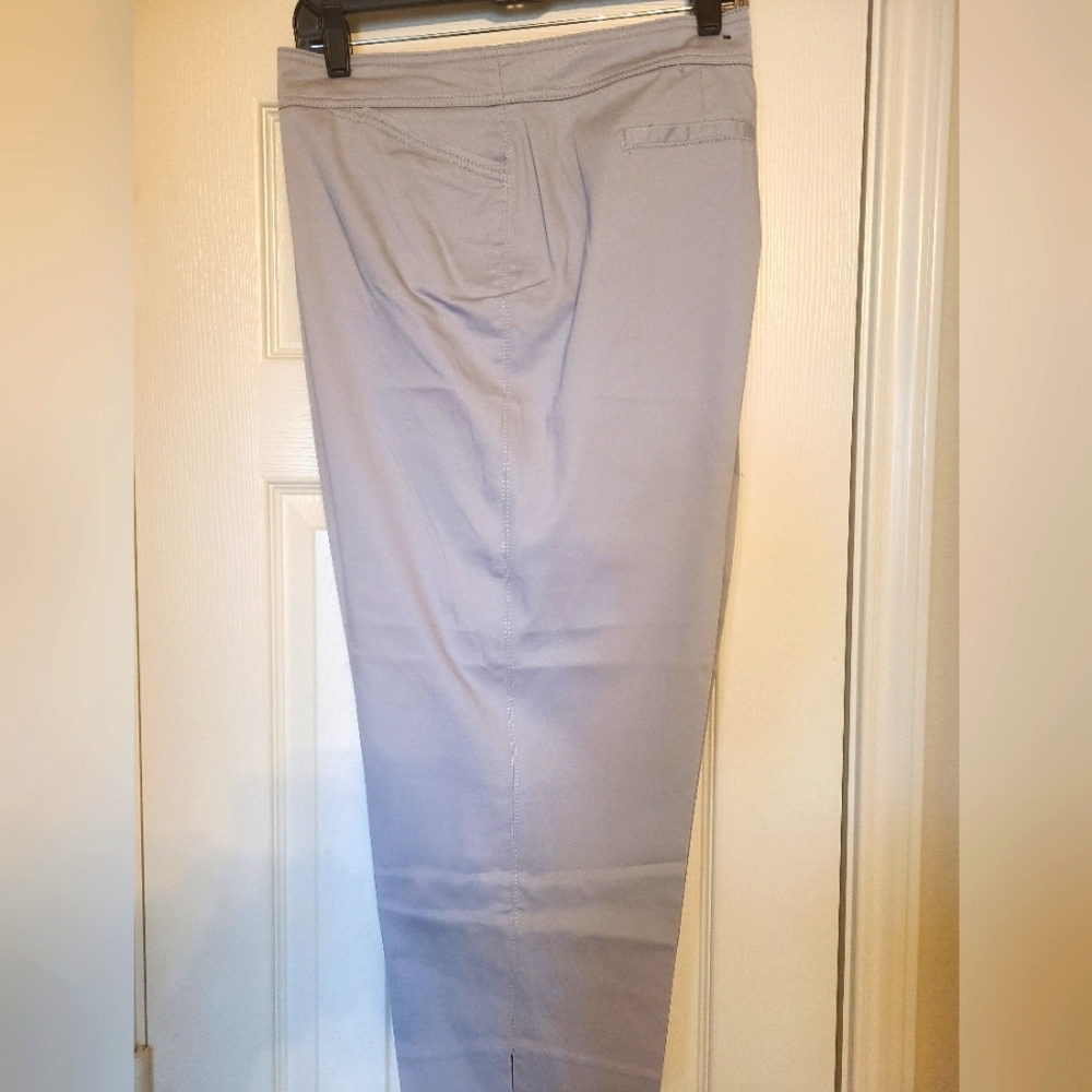 Cropped Pants - Picture 1 of 3